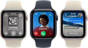 Drei Apple Watch SE 3 Geräte nebeneinander, eines zeigt die Apple Music App, eines einen eingehenden Telefonanruf und eines eine Unterhaltung in Nachrichten
